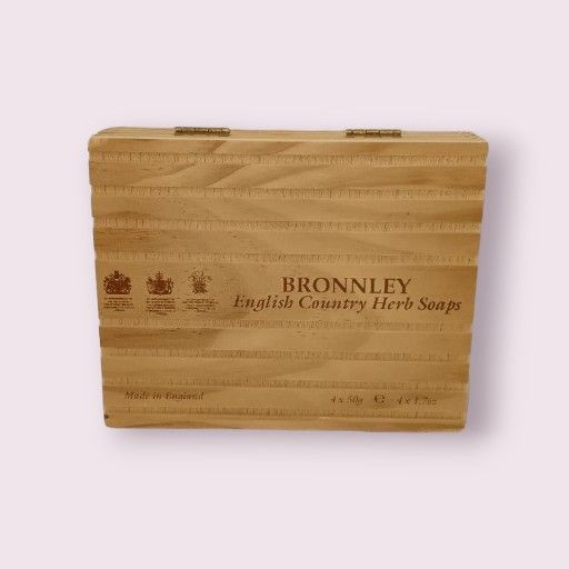 Bronnley English Country Herb Soaps, 4 × 1.7 oz barsHedgerow, Woodland, Garden and Meadow Soaps