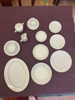 24 Set Place Settings And 2 Serving Dish Settings 
