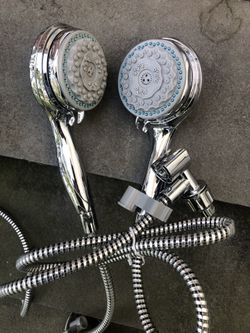 Adjustable showerheads