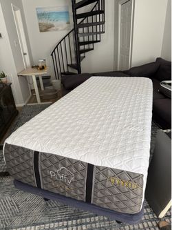 Puffy Royal Hybrid Twin XL Mattress + Mainstay Adjustable Bed Base