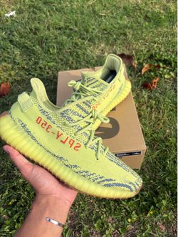 Yeezy Boost 350 V2 Frozen Yellow Size 10.5
