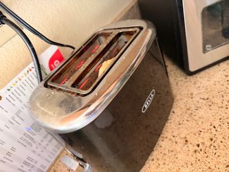 BELLA 2-Slice Toaster – Black & Stainless Steel – Works Great