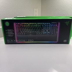 Razer - BlackWidow V4 Pro Full Size Gaming Keyboard 
