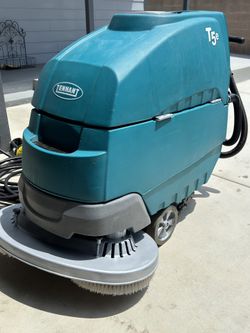 Tennant t5 Floor Scrubber 