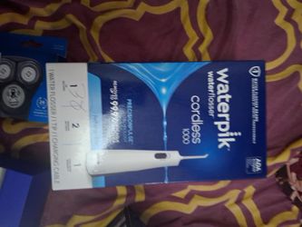 Cordless water flosser