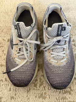 Tenis Brooks de hombre  número 10