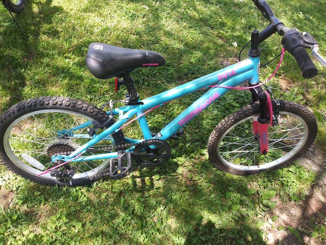 Mongoose 20in girls bike new been rode on twice