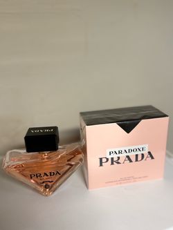 Prada paradoxe milano