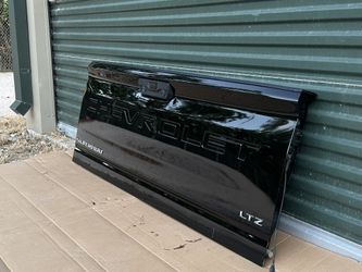 Chevy Silverado 2500 tailgate