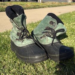 vintage Sorel Alpine Insulated  snow boots. 