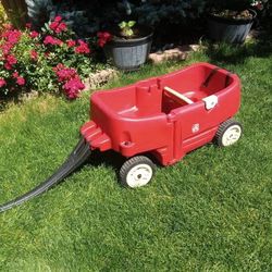 Step 2 Kids Pull Along Toy Wagon w Door that Opens