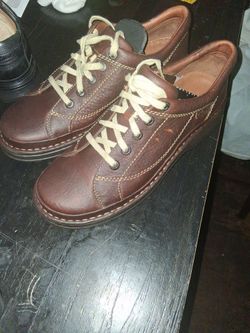 Clarks brown shoe size 12
