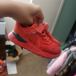 8C. Puma Tennis Shoes