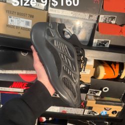 Yeezy 700 Alvah Size 9 $160 