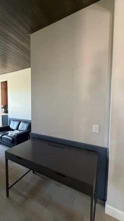 Ikea grey desk / gaming chair