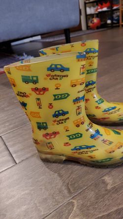 Kids Rain boots cars size 9/10 used condition