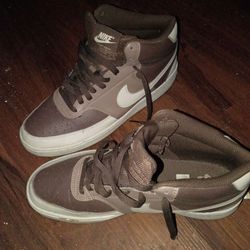 Nike court vision's mens size 9 worn once!