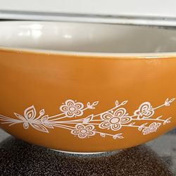 Vintage Pyrex Butterfly Gold #444 Large Cinderella Mixing Bowl 
