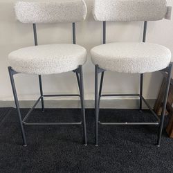 2 Chairs Barstools