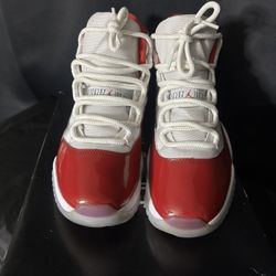 Jordan's cherry 11's men size 10