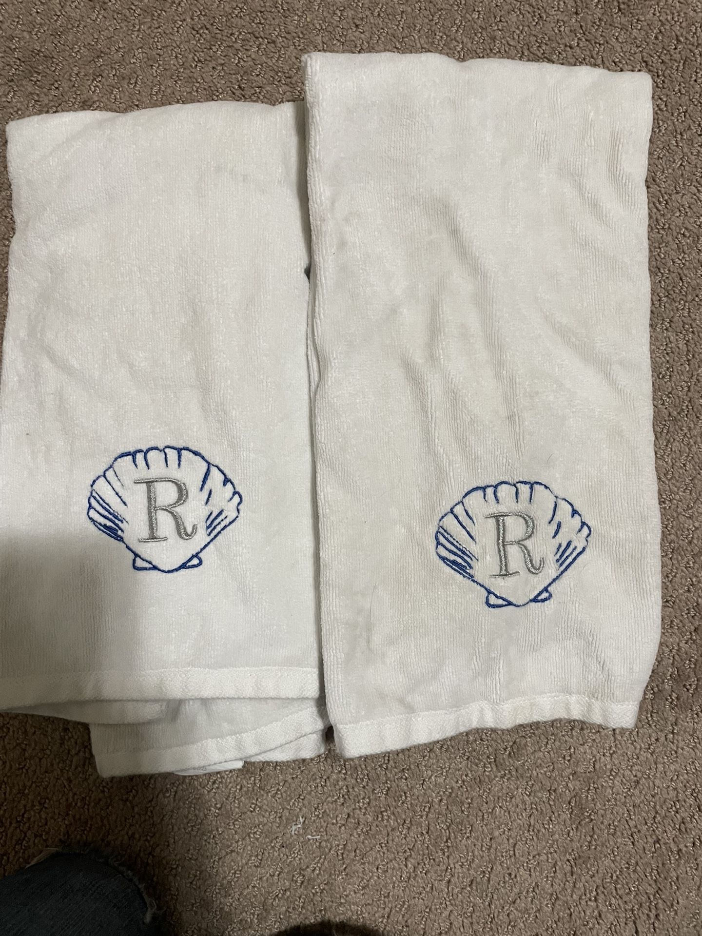 R Hand Towels
