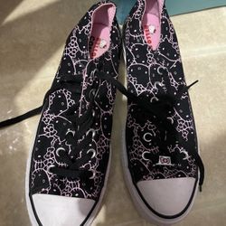 CONVERSE CHUCK TAYLOR ALL STAR HELLO KITTY PLAYFORM SNEAKERS 