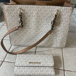 BEICH MK PURSE AND MATCHING WALLET 