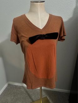 Five Nights at Freddie’s V-Neck T-Shirt with Black Bow Accent Women’s Size. L