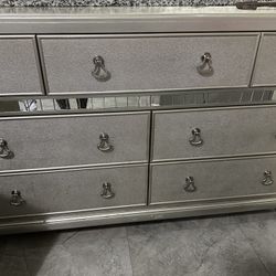 Grey Dresser With Two Nights Stand 