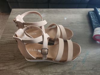 Link Nude Strappy Wedge Sandals girls size 4