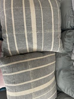 4 Pillows $5 Each Or Set Or $10 For Both