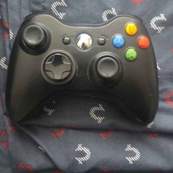 XBOX 360 WIRELESS CONTROLLERS + VIDEO GAMES 