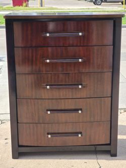 DRESSER