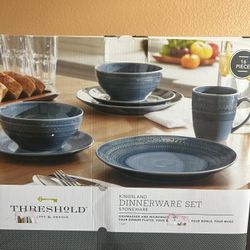 Dinnerware Set