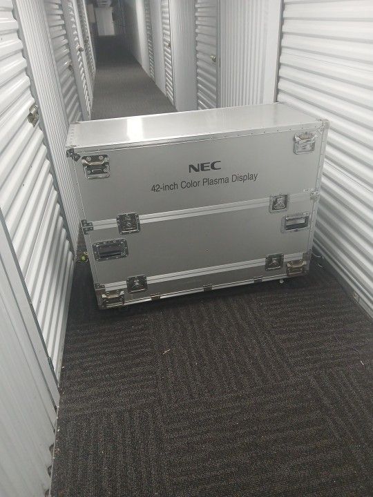 Heavy Duty Case On Wheels
