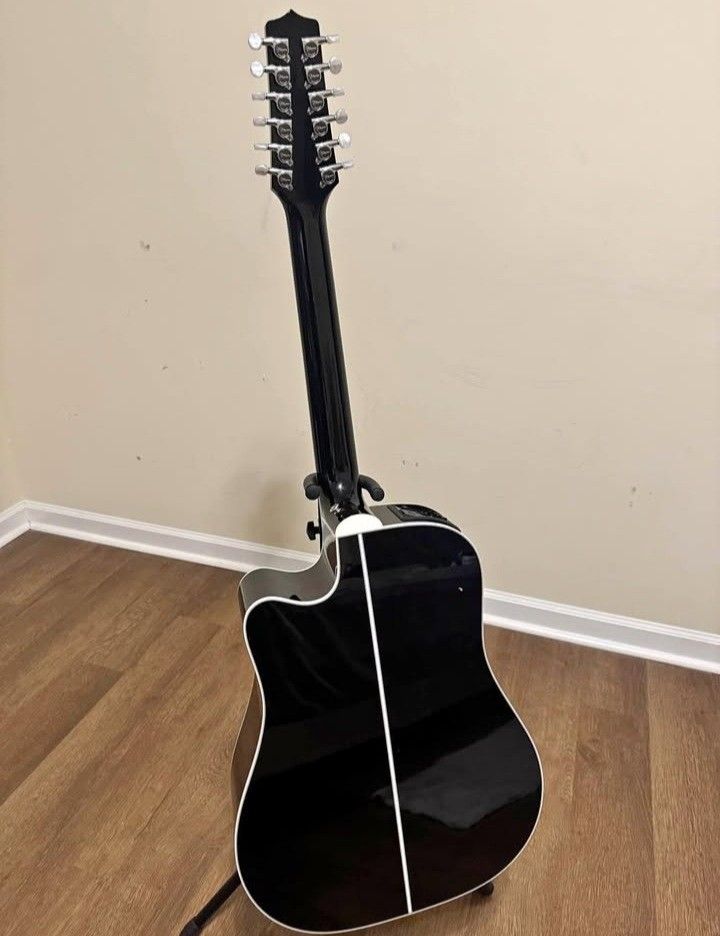 Takamine-Legacy-Deluxe-12-String-guitar