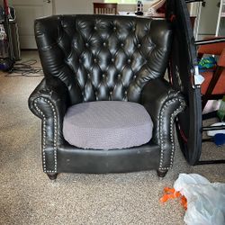Free Loving Room Chair, Prompt Pickup 