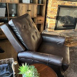 LEATHER RECLINER & SIDE TABLE 