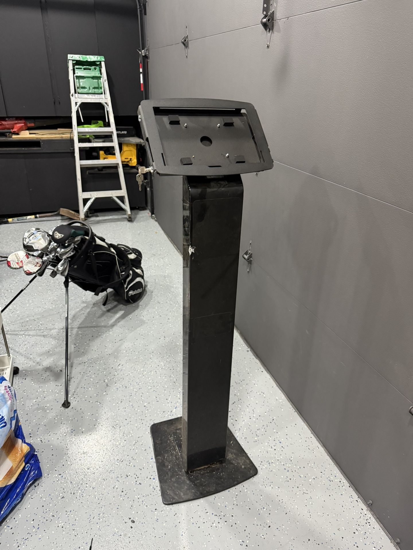 Windows Tablet Stand. 13 Inch Tablets