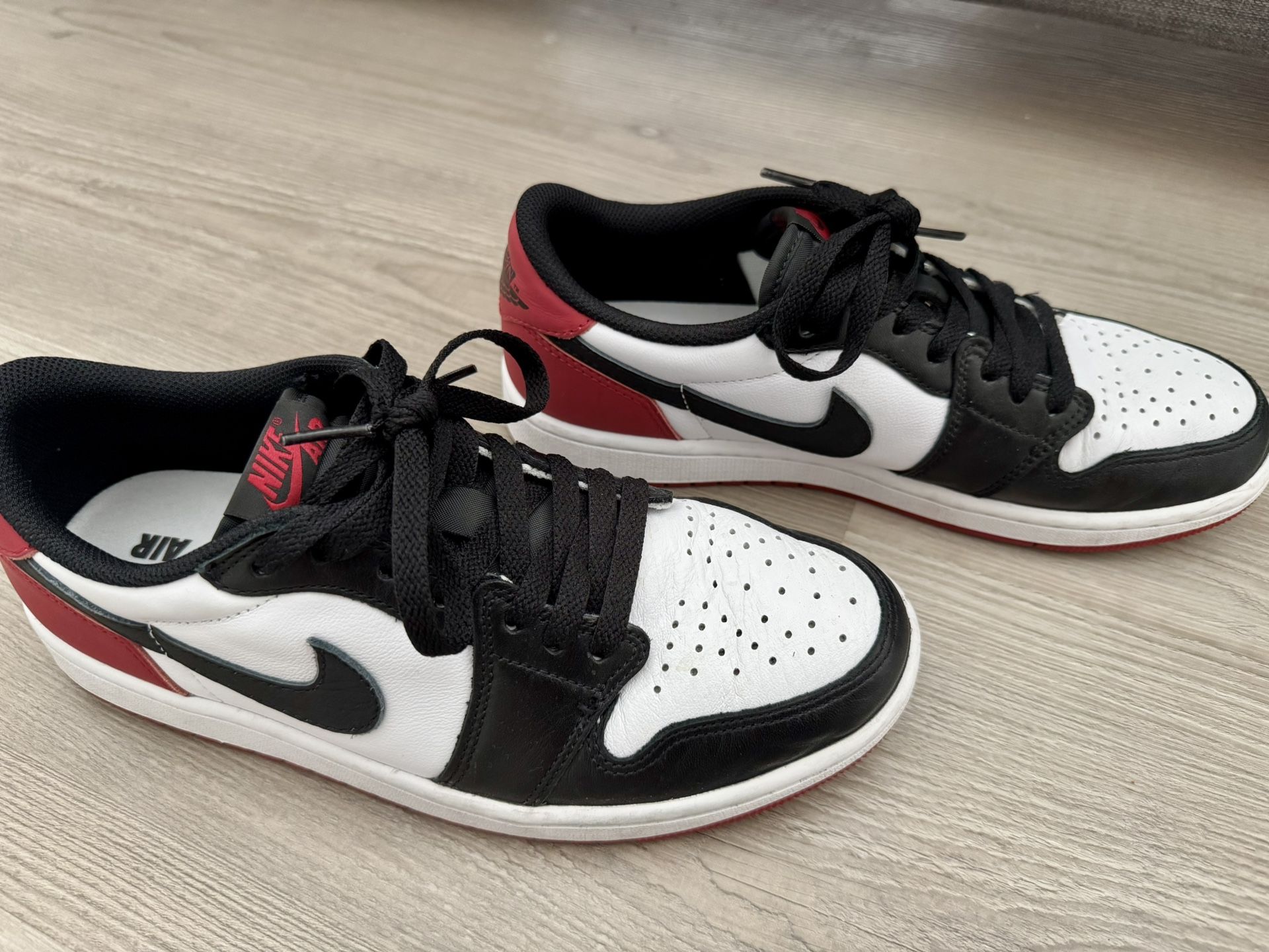 Air Jordan 1 Low OG Black Toe (US 8 Mens)