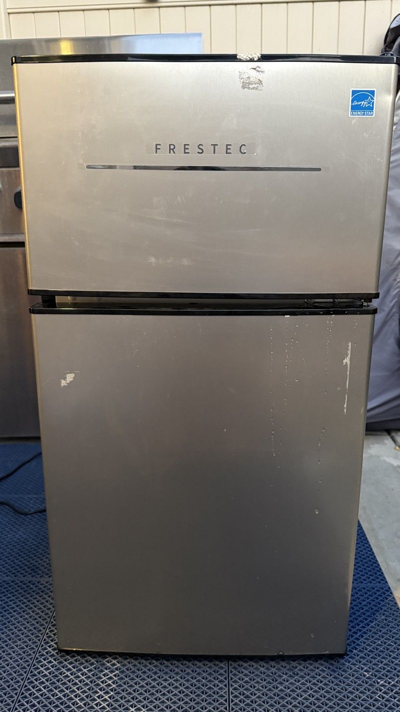 Frestec Mini Fridge
