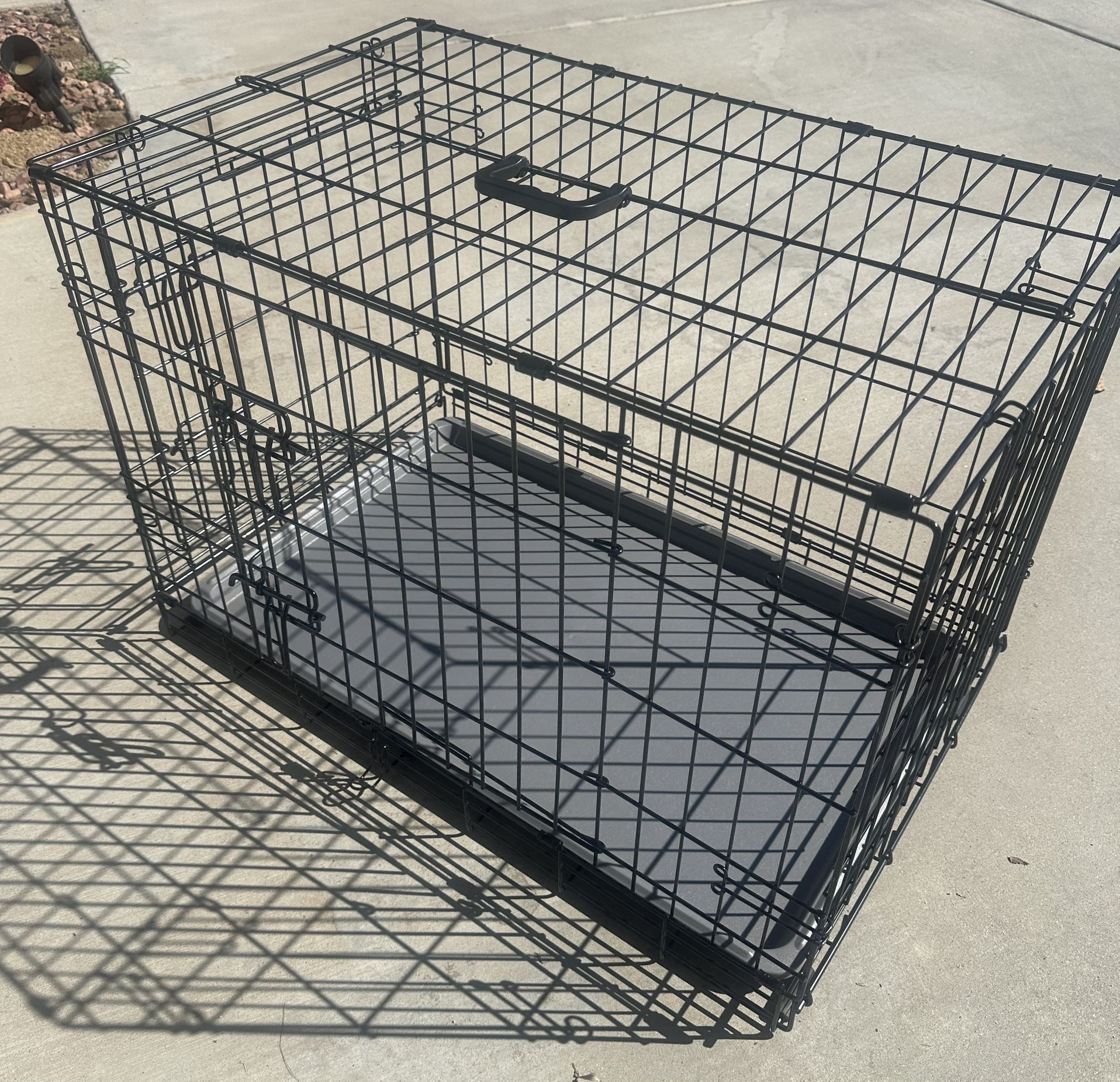 Folding Metal Dog Crate – Medium Size – Great Condition