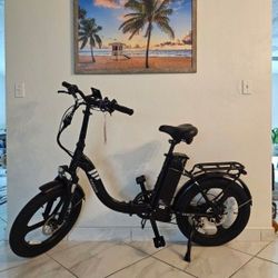 NEW Magnum Premium 3 Low Step 750W Folding E-Bike - Save $1,400 