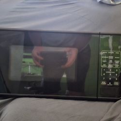 700 Watt Microwave 