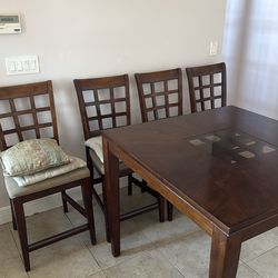 Dining room table and 4 chairs