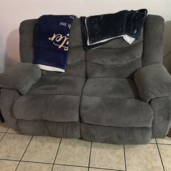 Reclining loveseat