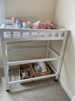Changing crib for babies. (FREE)