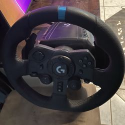 Logitech G923 Racing Wheel and Pedals