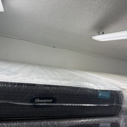 KING SIZE SIMMONS BEAUTYREST HARMONY (EXTRA-FIRM) MATTRESS & BOX SPRINGS BED SET