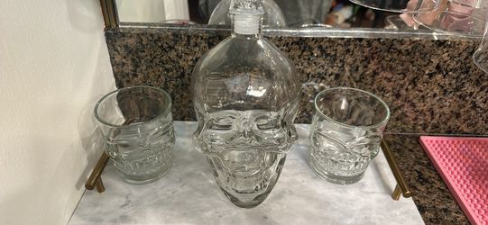 Decanter and 2 glasses